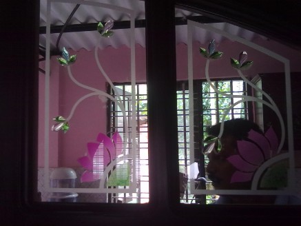 KITHEN DOOR WITH GLASS WORK.